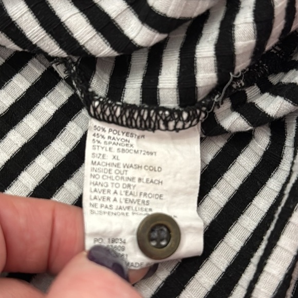 OOPS striped abstracts Asymmetrical hem t-shirt size xl - Picture 5 of 5